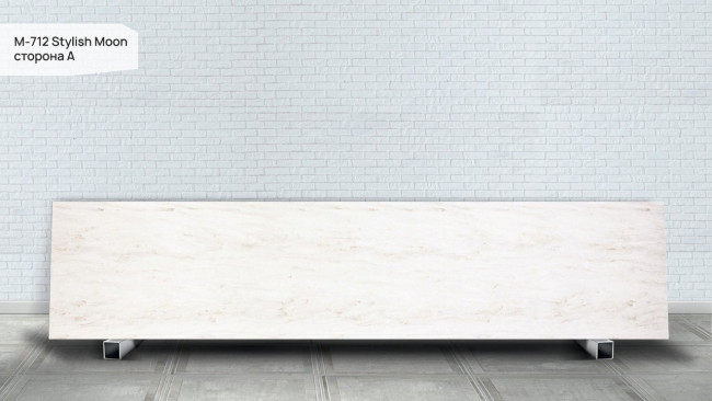 M 712 A Stylish Moon