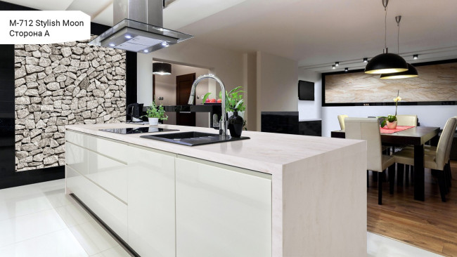 M 712 A Stylish Moon